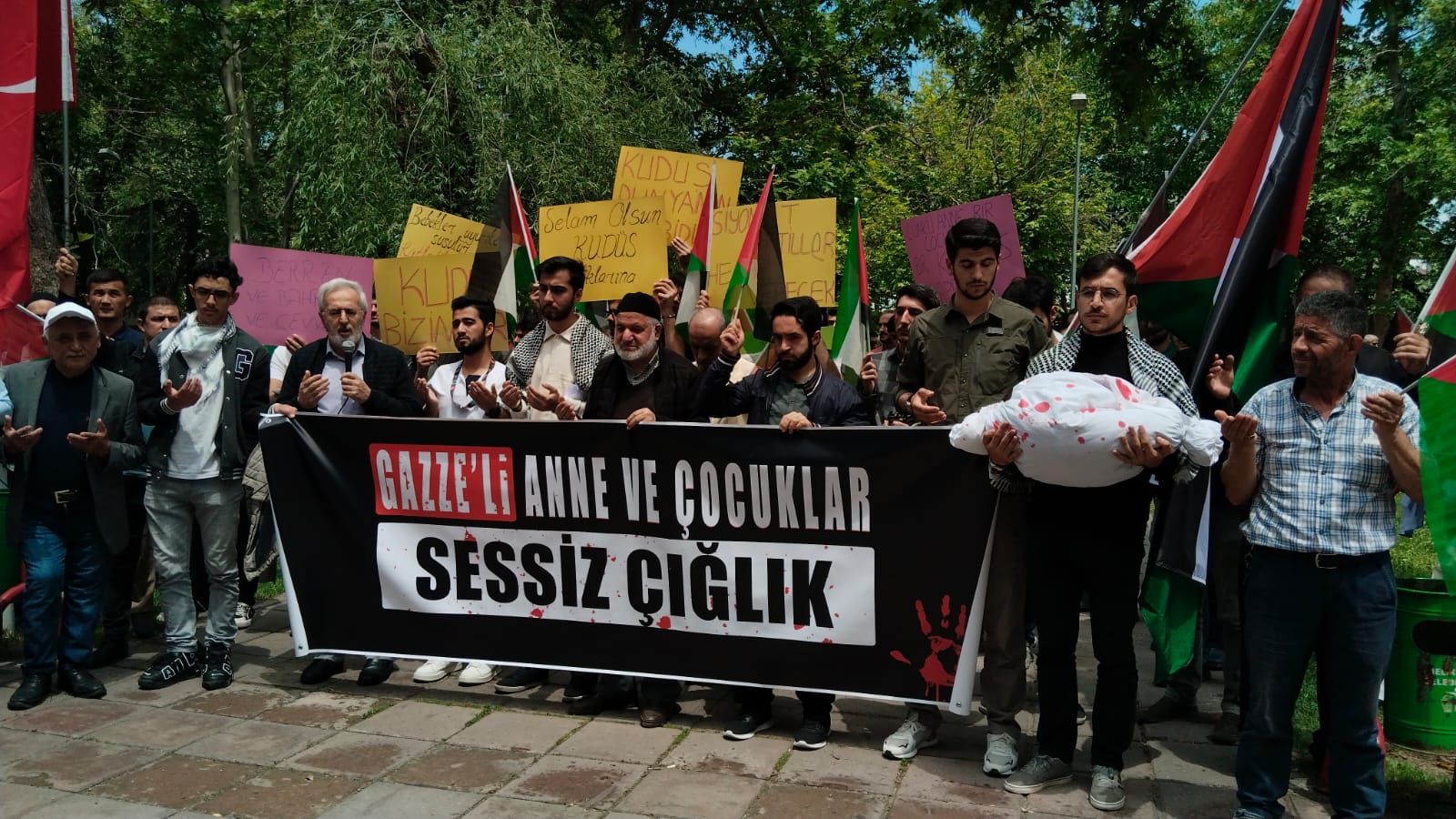 ERÜ İslam Kardeşlik Platformu, İsrail’in Refah’taki bombalı saldırısını kınadı